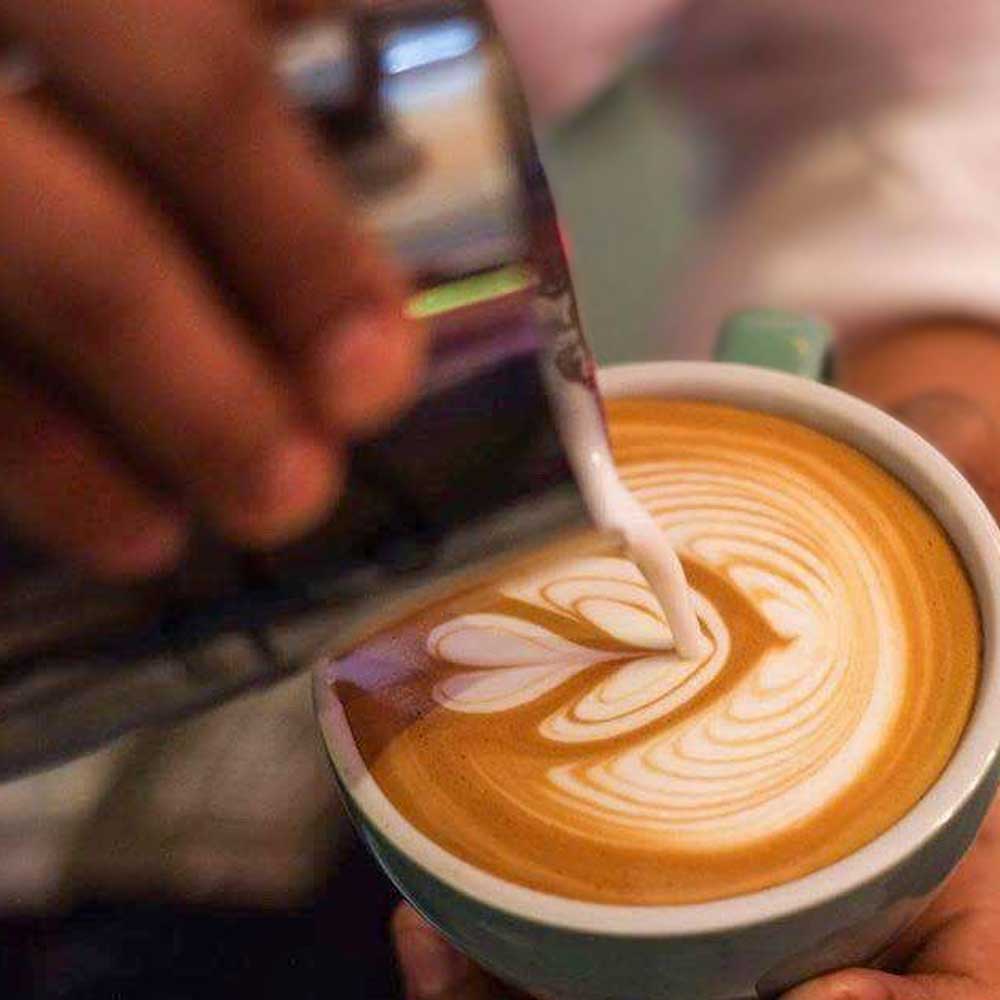 pouring latte art